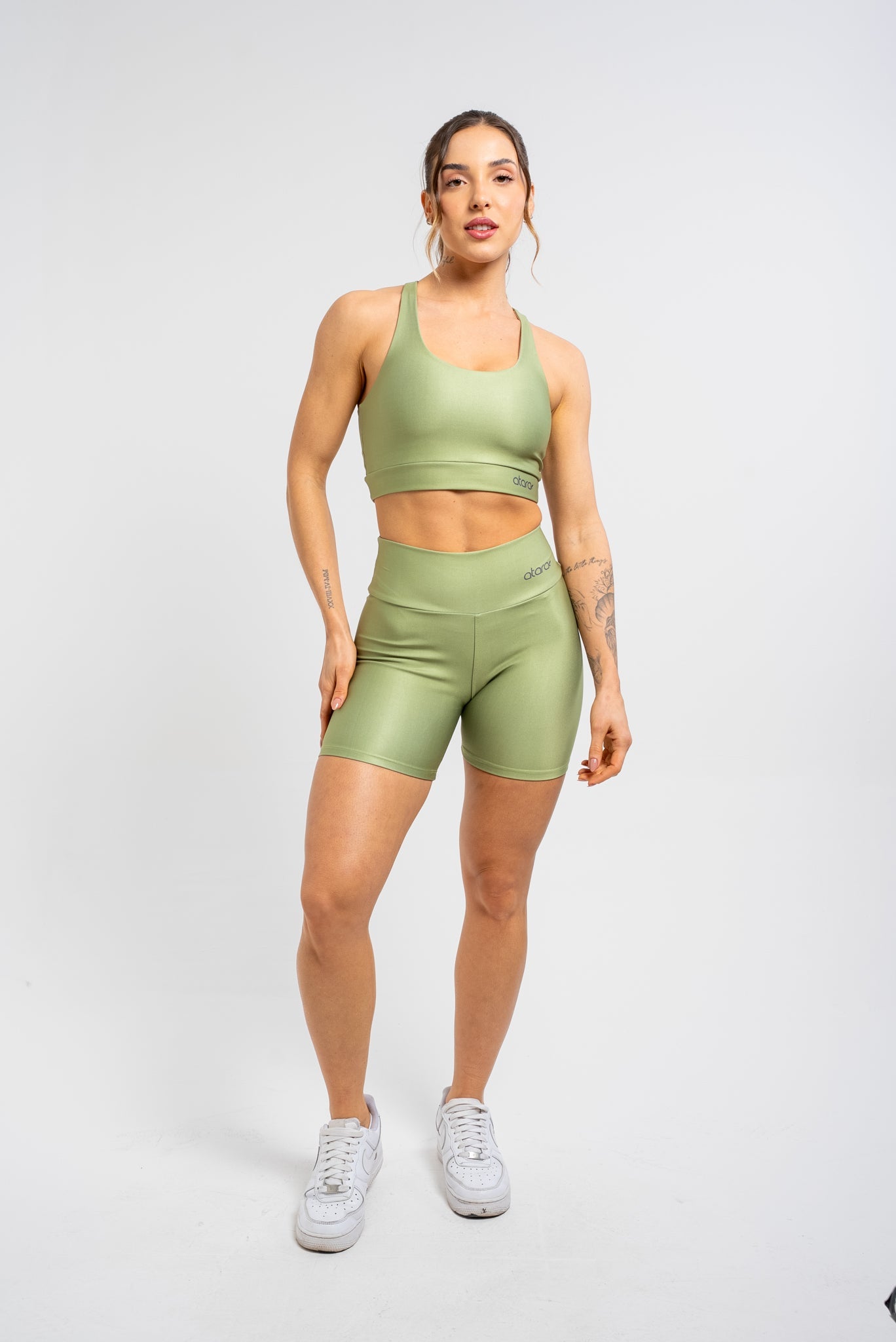 Bermuda Estampa Lisa Verde Musgo