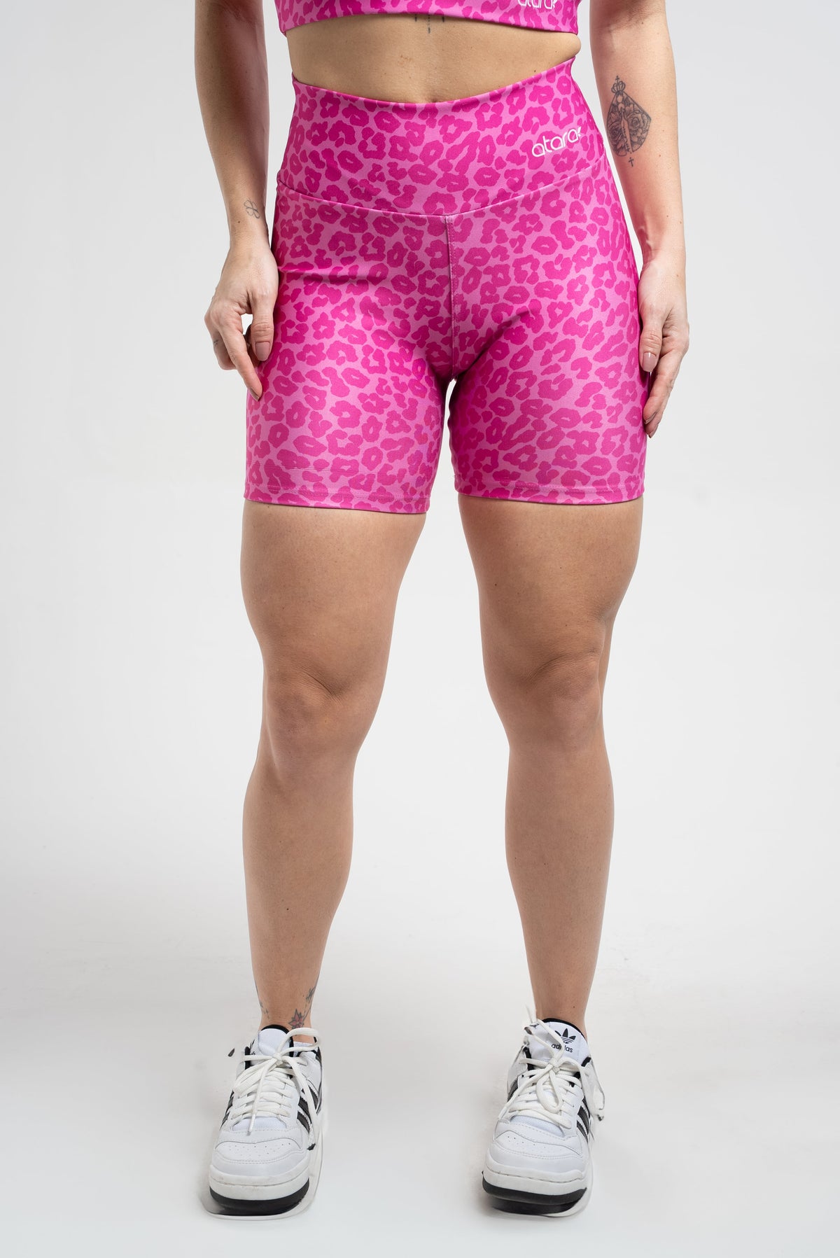 Bermuda Estampa Localizada Onça Rosa Pink