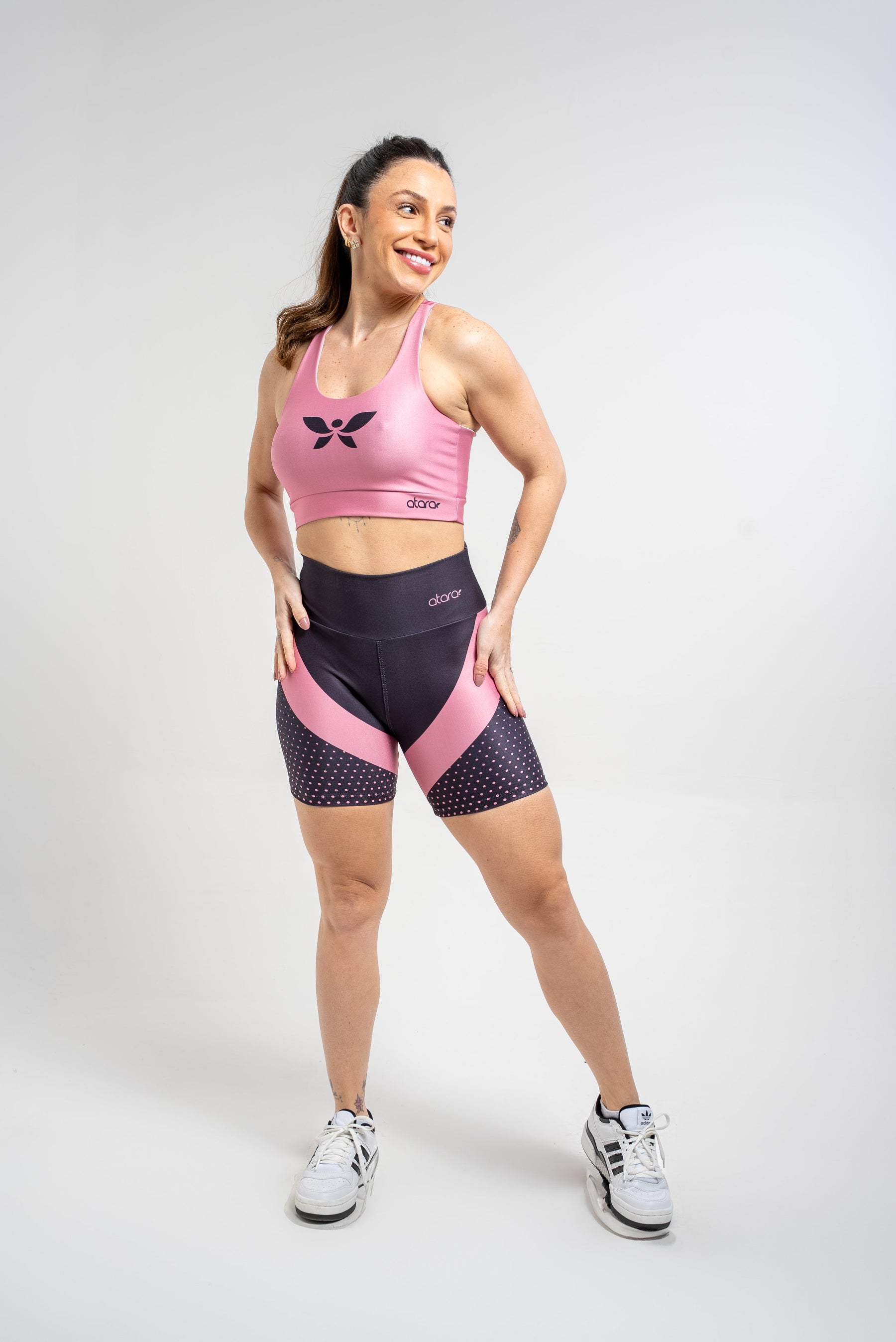 Bermuda Estampa Localizada Preta Poá Rosa