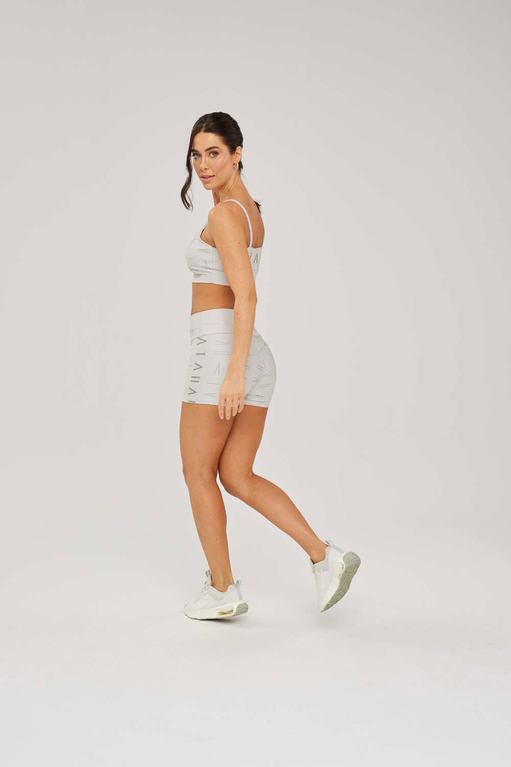 Shorts Atara Dourada